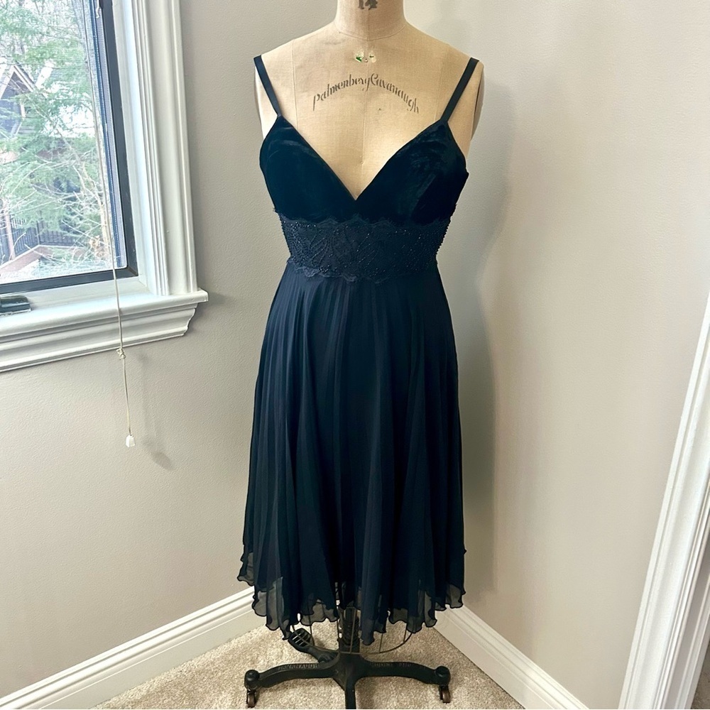 BCBG Women’s Midi Velvet Chiffon Beaded Black Tie Holiday Formal Dresses Sz 4